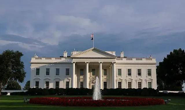 关于白宫站, 模式