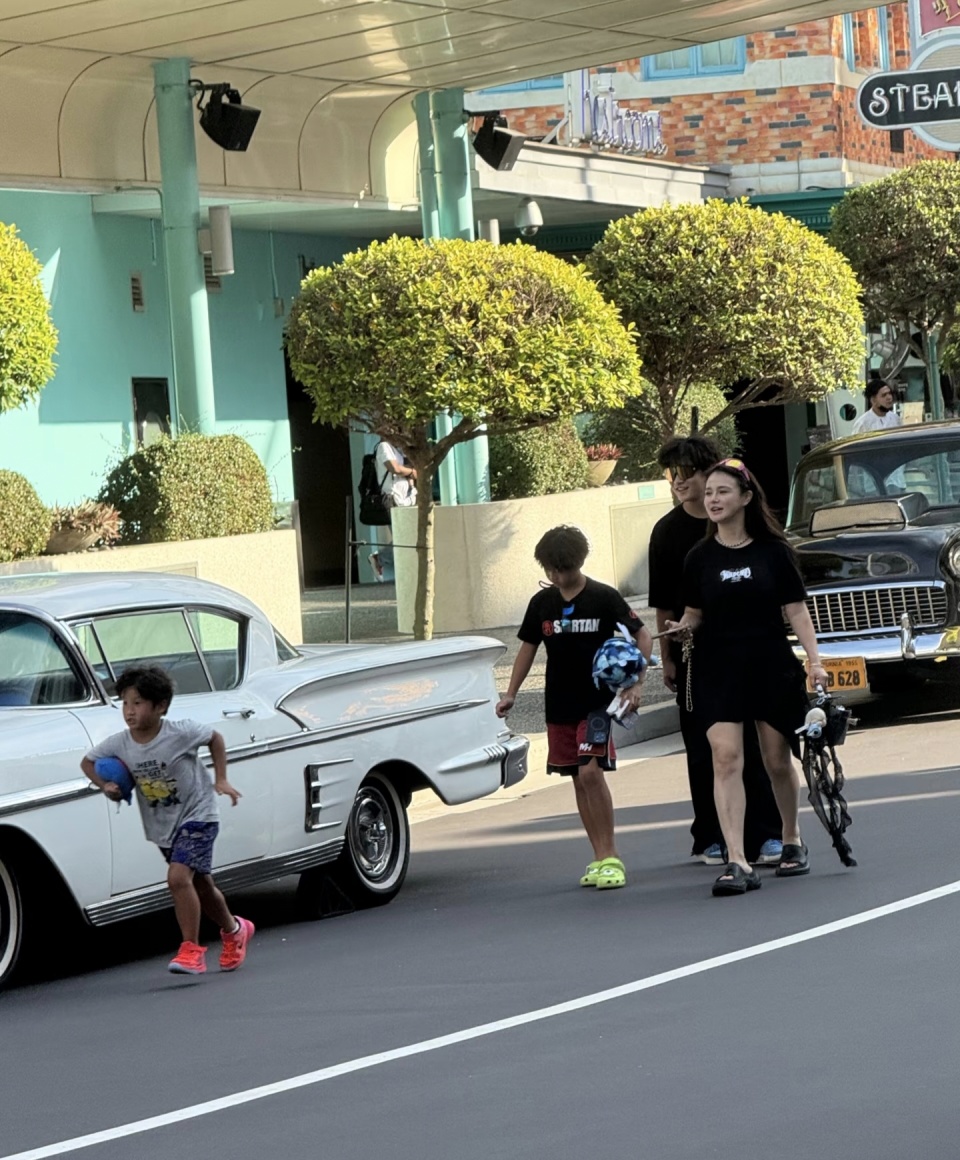 她的身材很, HKLrF 她的身材很, HKLrF