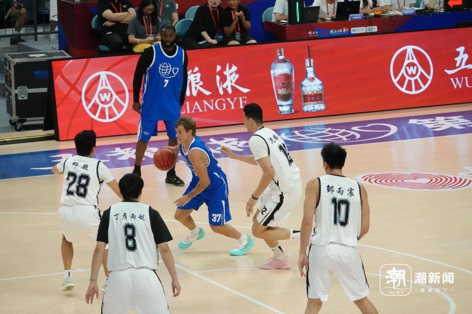 fucJz, 巨星组成的