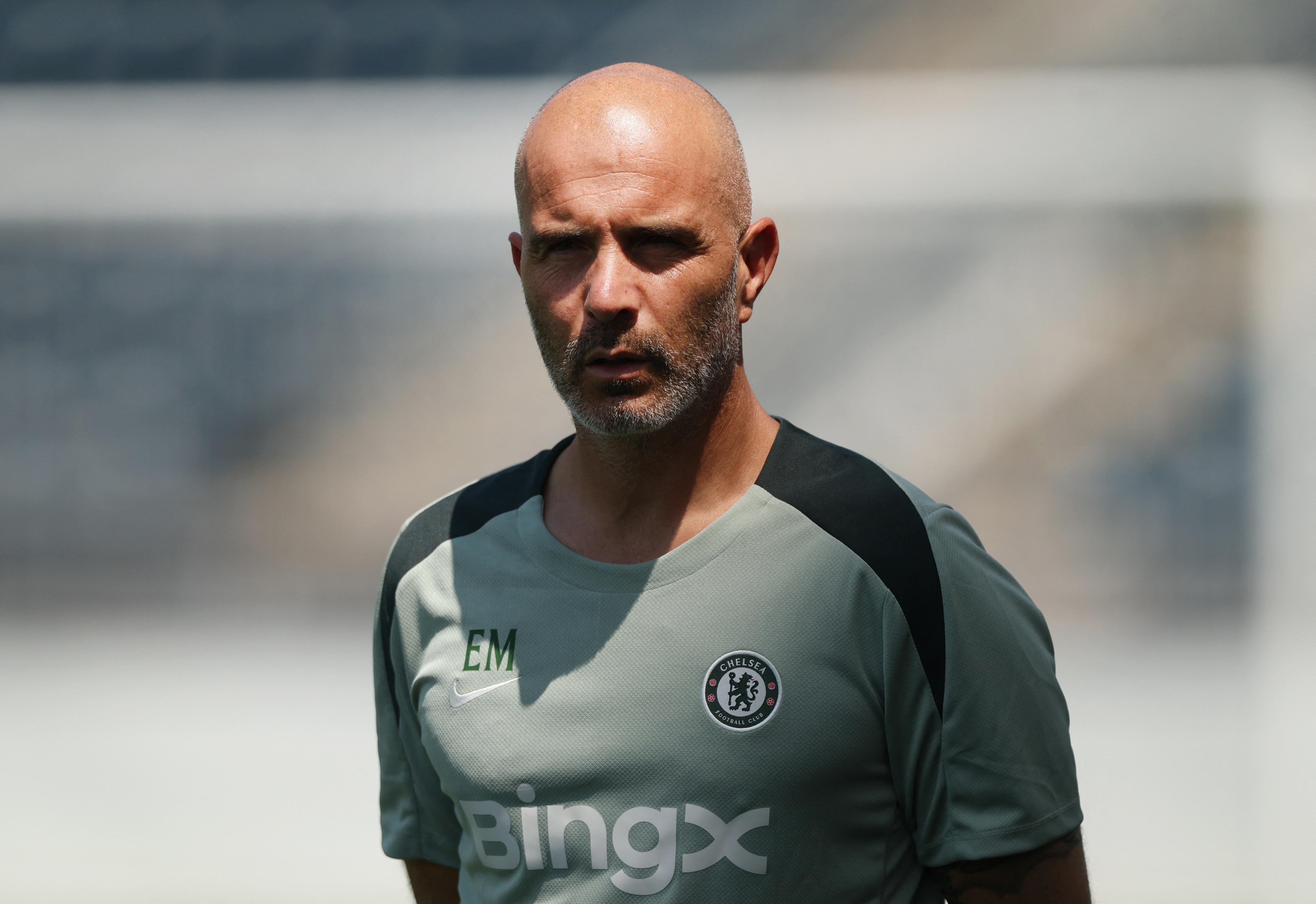 他们在边路, 对新赛季切, 保持在最后