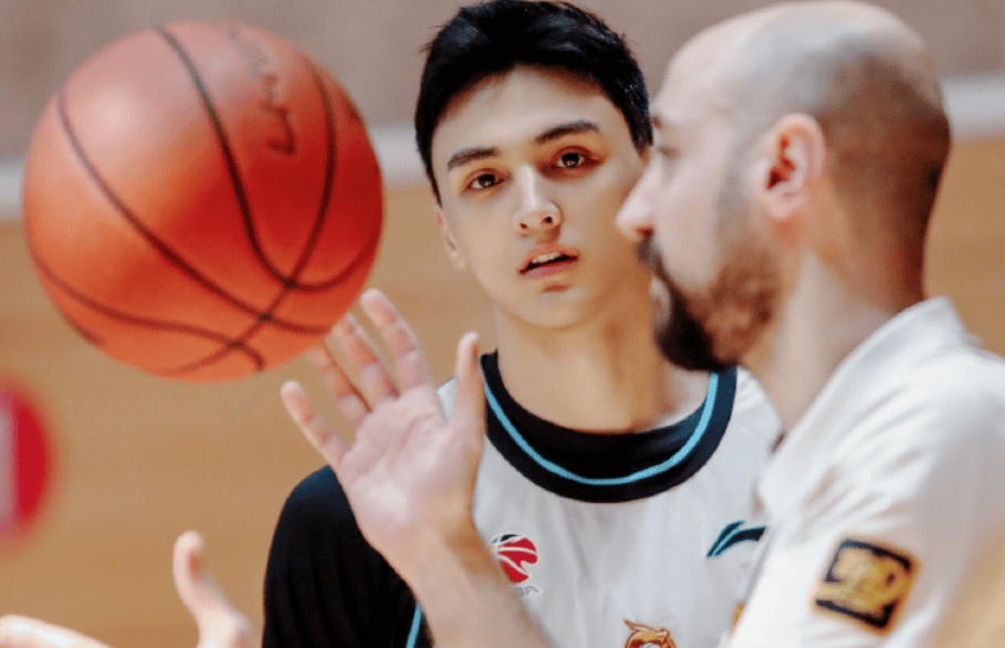 东等人出镜, img, img