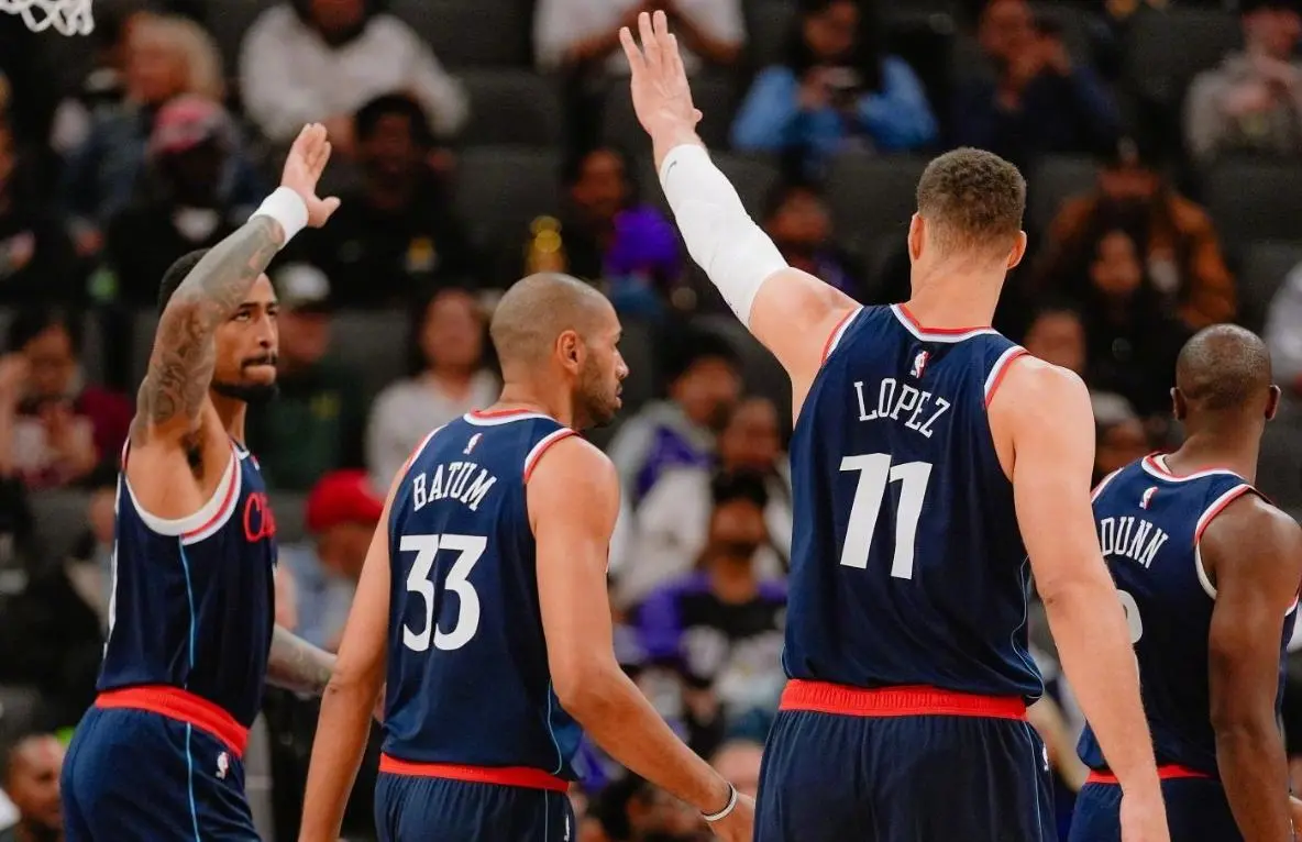 有阵容的巅, 保罗